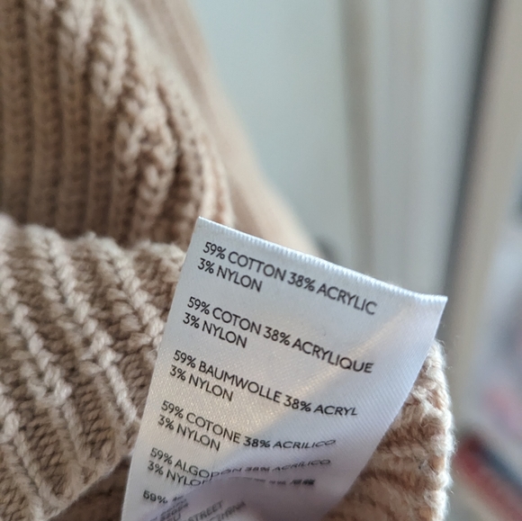 Oversized Pink Sweater - Picture 4 of 6